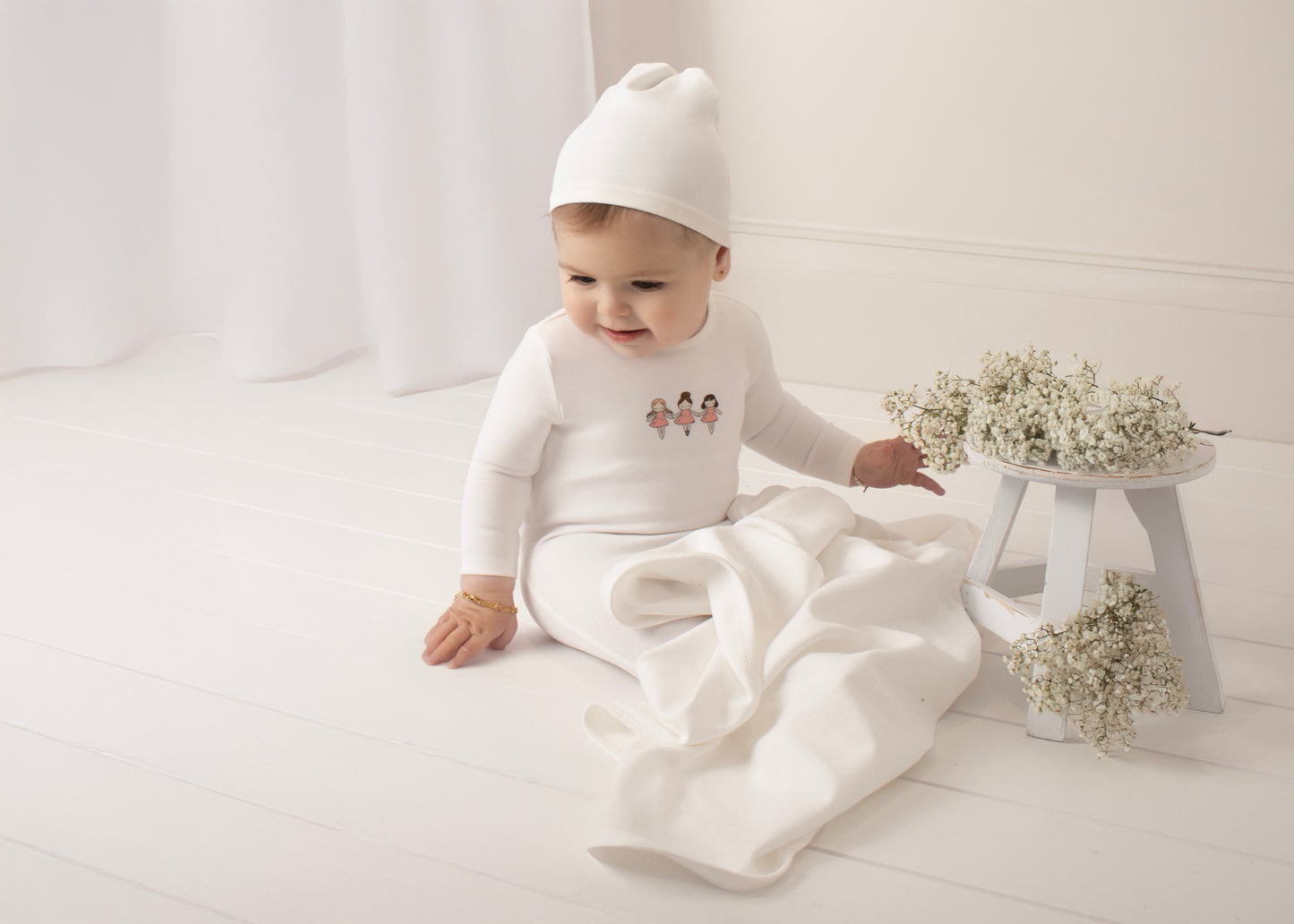 Mini Dancing Dolls Footie - White